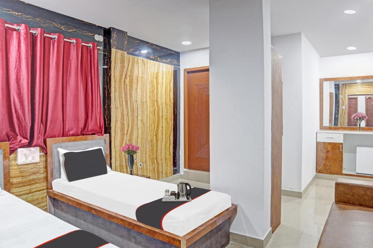 Capital O Vihari Grand Inn Warangal Exterior photo